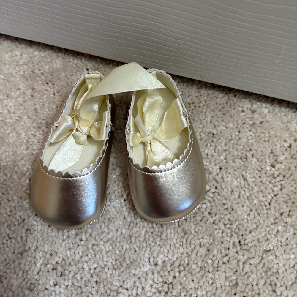 NEW Elegant Gold Baby Shoes